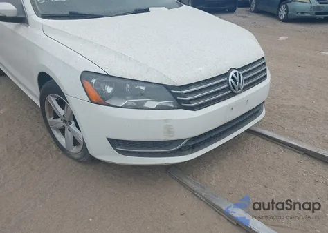 2013 Volkswagen Passat 2.5L Se z USA, uszkodzony, nr VIN 1VWBH7A37DC068249